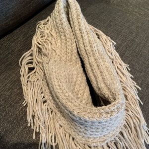 LAMINI - Infinity Loop Scarf with Fringe - Oatmeal